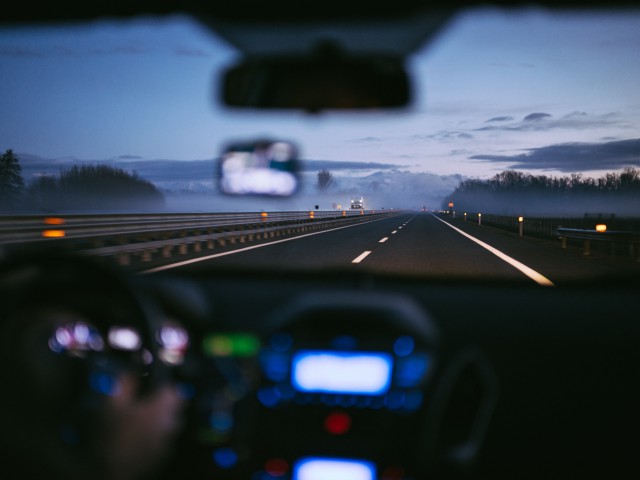 دانلود عکس رانندگی کردن در شب