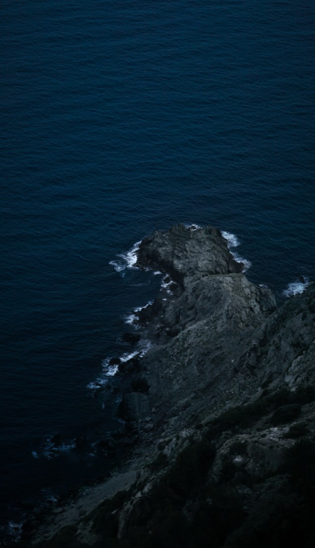 دانلود عکس هوایی اقیانوس و صخره