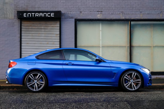 دانلود عکس ماشین BMW آبی