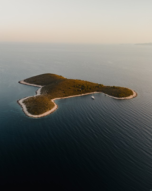 دانلود عکس هوایی از یک جزیره با کیفیت عالی
