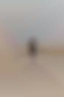 دانلود عکس پسری در حال قدم زدن در کویر + Full HD